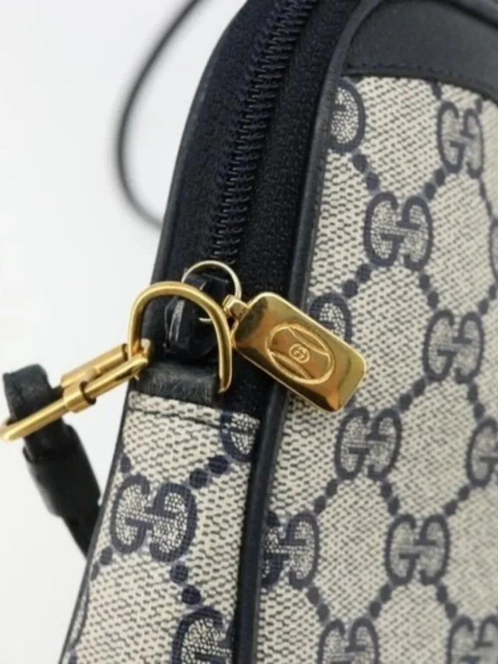 GUCCI GG Supreme Shoulder Bag PVC Navy Gold 97 02 068 Auth 181211